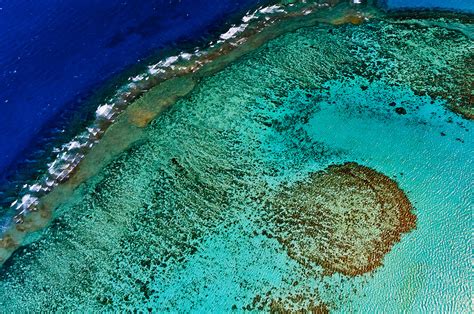 Waves Breaking On The New Caledonia Barrier Reef The Second Longest