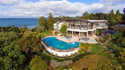 Te Manu Tahawai A Clifftop Waterfront Mansion In Auckland New