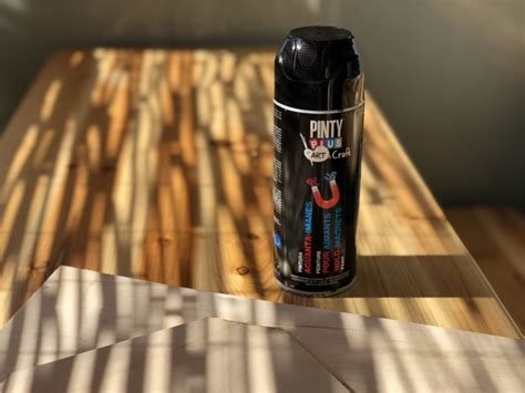 To spray paint plastic slats to achieve a finish that isn't blotchy and doesn't show the drips is not easy. Creating a magnetised board with spray paint - Pintyplus