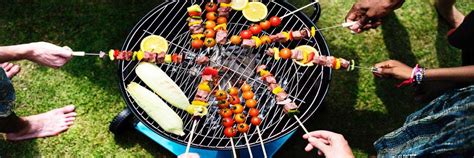 how to host a successful backyard barbecue storia