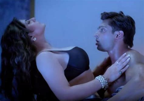 Naked Zareen Khan In Hate Story 3