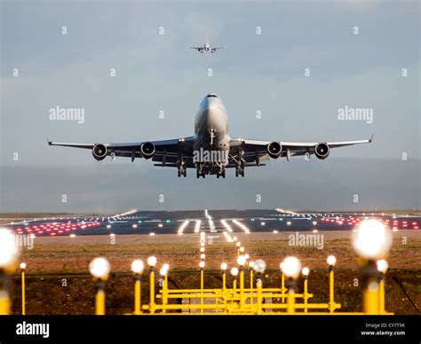 Jumbo Jet Taking Off High Resolution Stock Photography And Images Alamy