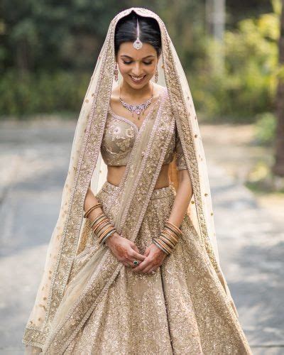 Indian Wedding Dresses 18 Unusual Looks And Faqs Indian Bridal Outfits