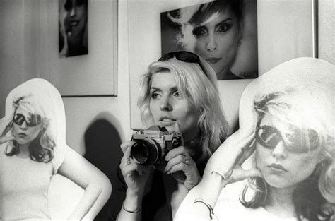 La Exposición Que Celebra A Deborah Harry Vocalista De Blondie Radio Duna