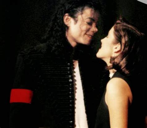 Michael jackson and lisa marie presley kissing in mtv video music awards 1994. ETERNAMENTE MICHAEL JACKSON: MICHAEL JACKSON AND LISA ...