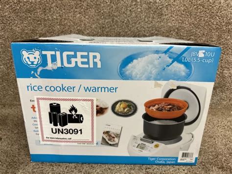 TIGER JBV S10U 5 5 Cup Microcomputer Rice Cooker White Brand New 94