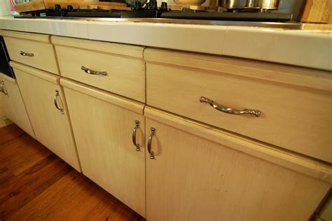 They seemed like quality cabinets. North Dallas Homes: Updating kitchen cabinets | Update ...