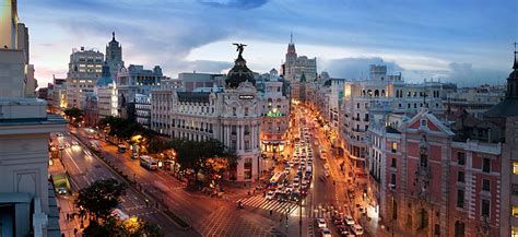 Crowds Gather To Watch Downtown Madrid Hotel Couple Sex