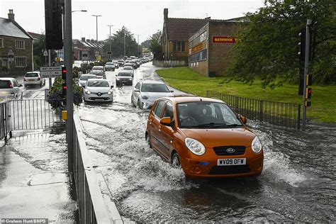 Met Office Issues Four Day Storm Warning As Floods Strike Again In London