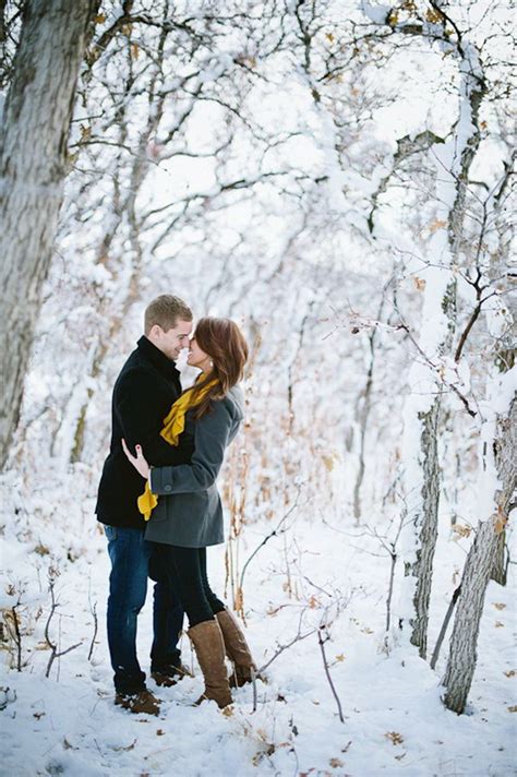 10 Romantic Winter Engagement Photo Ideas 2017