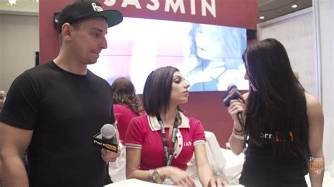Avn Darcie Dolce And Noelle Easton Interviews Hot Sex Picture