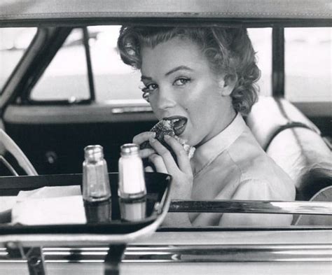 marilyn monroe photographed eating a burger by philippe halsman 1952 philippe halsman