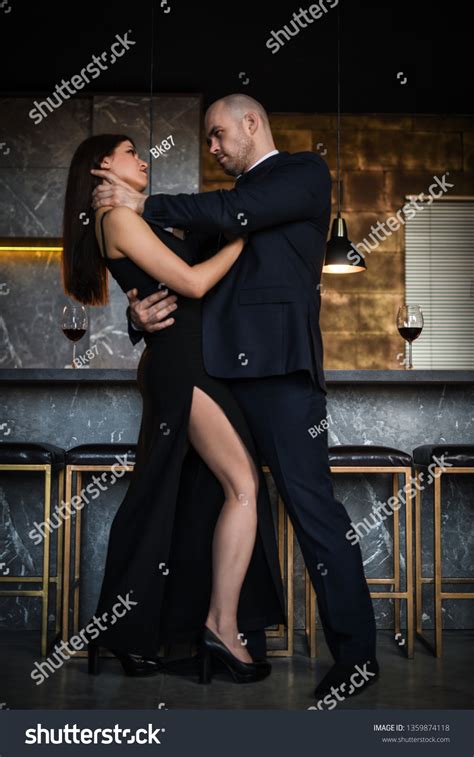 Fotografie De Stoc Descriere Man Strangling Woman Bald Man Strangles Id Shutterstock