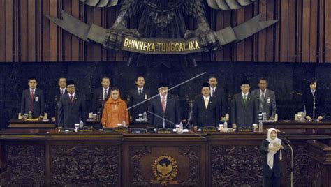 Lahirnya pancasila sebagai dasar negara.adalah sejerah perumusan pancasila menjadi dasar negara republik indonesia. Fakta Menarik Hari Lahirnya Pancasila, Sejarah Indonesia ...
