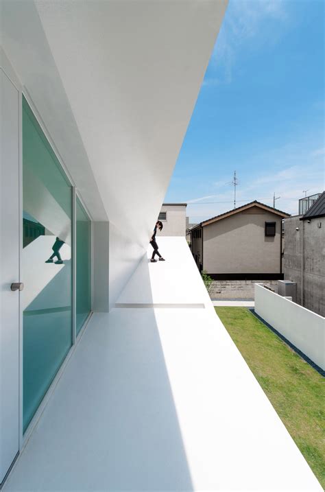 Takashi Yamaguchi Designs House In Japan Based On A Möbius Loop Concept