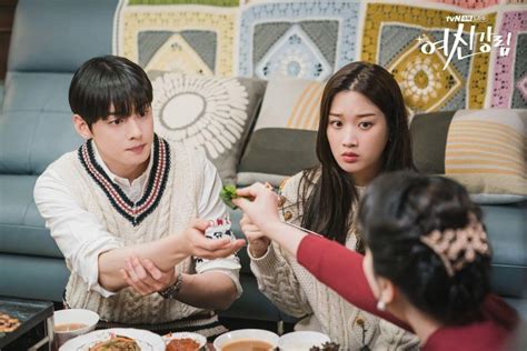 But will her elite status be short lived? La famille de Moon Ga Young accueille Cha Eun Woo à bras ...