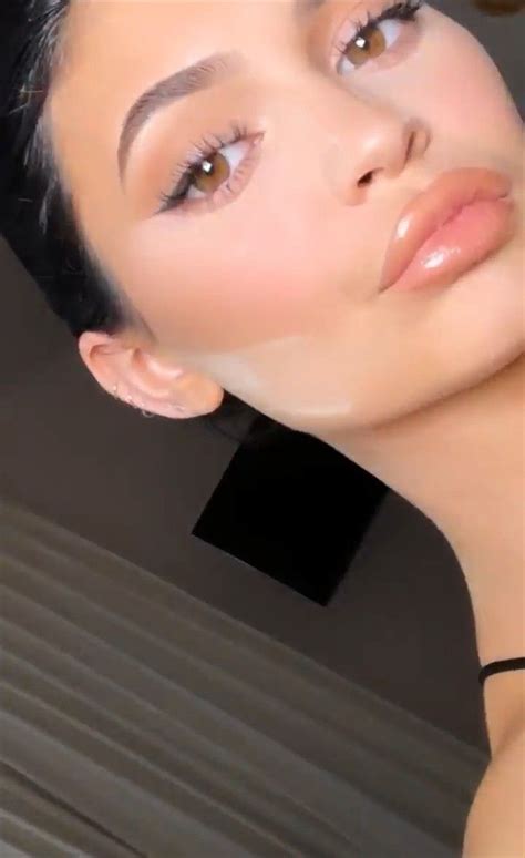 Pin By Emily Davis On ᴋʏʟɪᴇ ᴊᴇɴɴᴇʀ Kim Kardashian Makeup