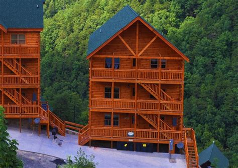 Book a cabin from airbnb! Pigeon Forge Cabins - Majestic Mountain Waters