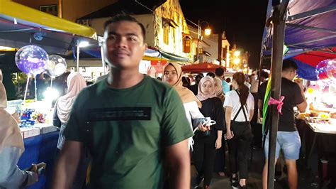 Tapi siap2 juga antriannya bakalan panjang. Jonker Street Night Market . Melaka . 2019 - YouTube