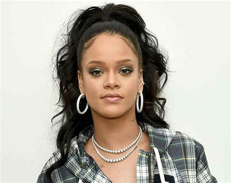 Rihannas Instagram Causes Snapchat Massive Loss Details Inside