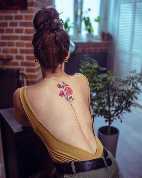 Tatuajes En La Espalda Que Lucen Sexis Y Delicados Para Mujeres