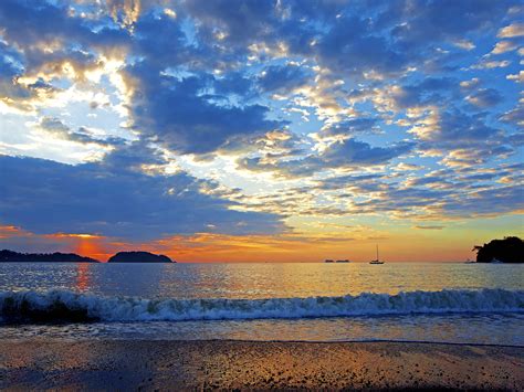 Wallpaper Of Colorful Sunset In The Guancaste Costa Rica Beach