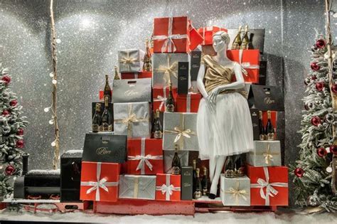 1000 Images About Christmas Displays With Mannequins On
