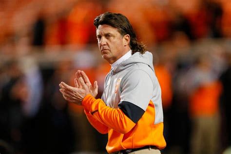 Oklahoma States Gundy Apologizes For Wearing Shirt Of Right Wing