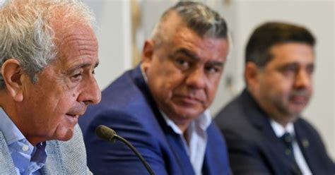 Y por eso, durante toda la tarde, las gradas del monumental parecían más una sala de espera de un hospital que un evento deportivo. Bronca en Boca y River porque Infantino y Domínguez les ...