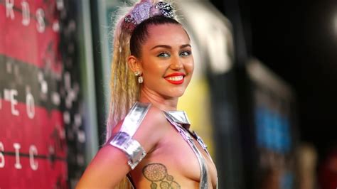 Miley Cyrus Mtv Awards Breast Flash Causes Barely A Stir