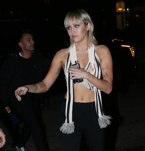 Miley Cyrus Topless In Public 18 Photos The Fappening
