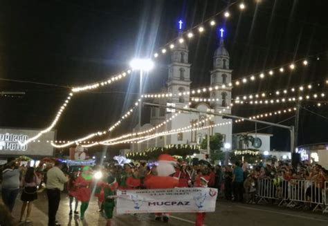 Desfile Navide O En Veracruz Termina En Batalla Campal Captan Pleito