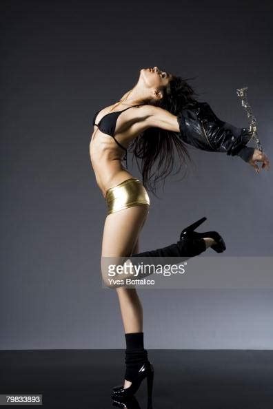 Dancer Sofia Boutella Poses At A Portrait Session In Paris For Gala Nachrichtenfoto Getty