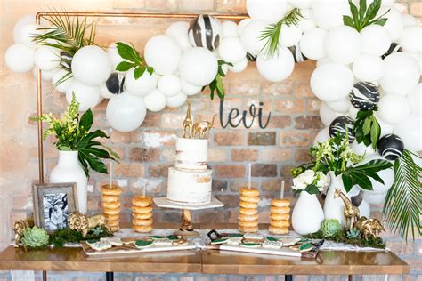 These safari baby shower invitations feature sweet baby animals and their parents. Modern Safari Baby Shower - Kate Aspen