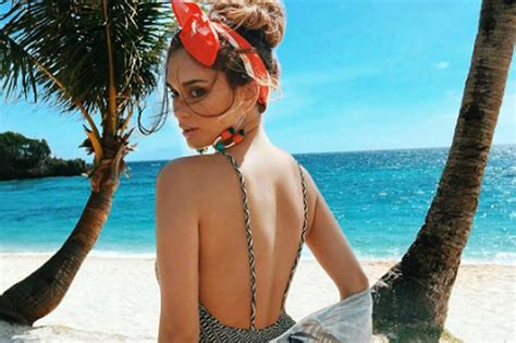 Miss Universe Pia Wurtzbach Almost Nude Shows Her Body In Bikini Scandal Planet