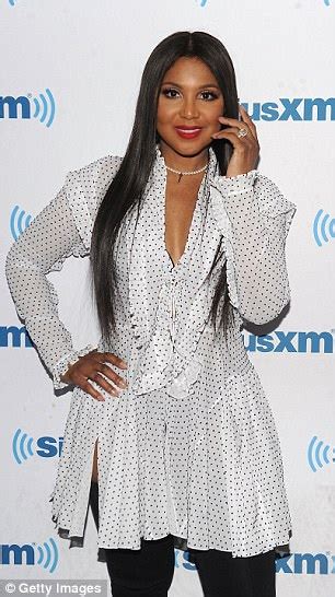 toni braxton puts on sexy display in plunging shirt dress daily mail online