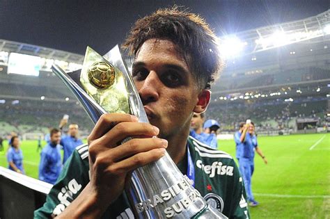 513683836, sede na rua melo e sousa, nr. Vitinho vê conquista importante e exalta elenco ...