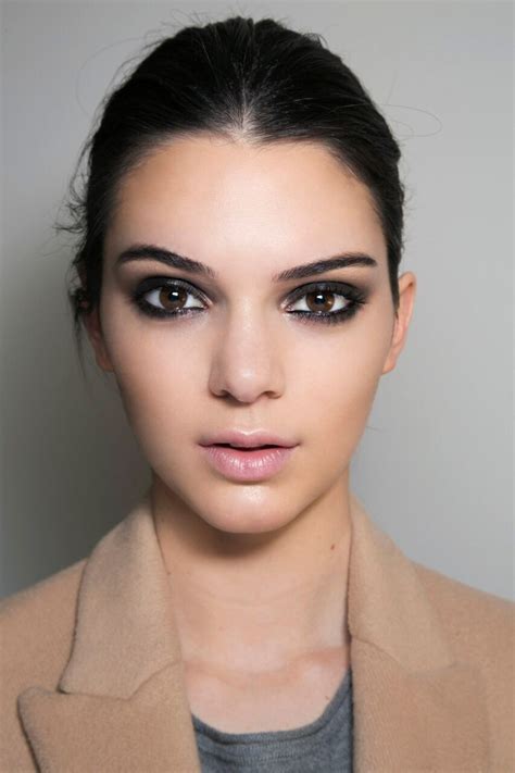 Watch How To Get Kendall Jenner S Signature Smoky Eye Smoky Eye Makeup Natural Smokey Eye