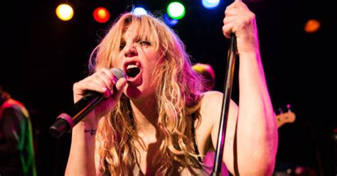 courtney love thinks she found malaysia airlines flight mh370 huffpost news