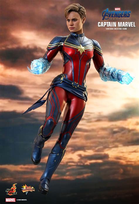 Captain marvel, american comic strip superhero created by writer stan lee and artist gene colan for marvel comics. Captain Marvel : une nouvelle figurine Hot Toys | Kingdom ...