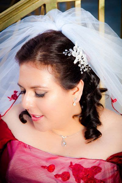 {real plus size wedding} leap year surprise vegas wedding for the bride the pretty pear