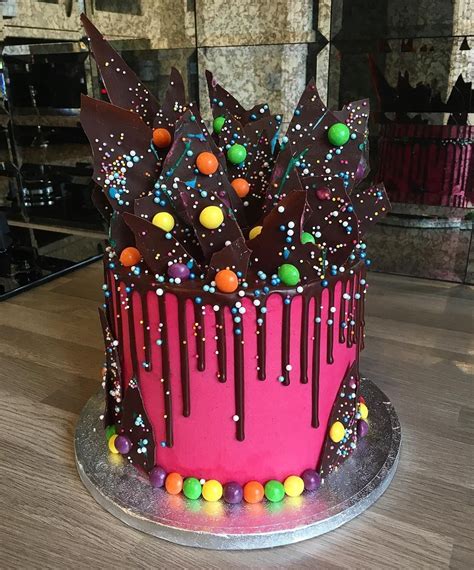 80s Inspired Drip Cake For A Saturday Night 💃🏽