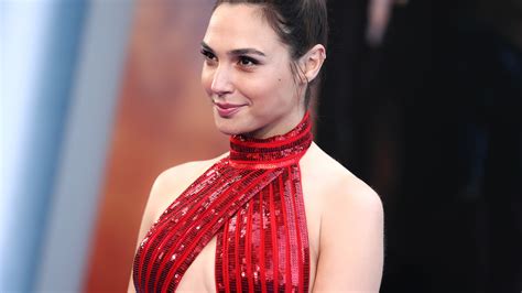 3840x2160 Gal Gadot In Red 2017 4k Wallpaper Hd Celebrities 4k Wallpapers Images Photos And