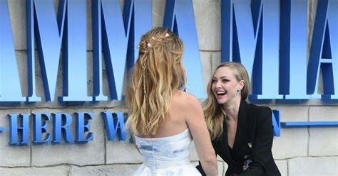 Lily James et Amanda Seyfried à l avant première de Mamma Mia Here We Go Again au cinéma