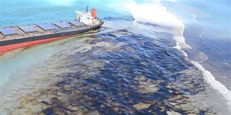 What is an oil spill? MRU oil spill threatens beaches | Travel News