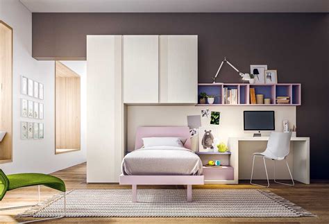 Si tratta di una camera da letto completa, dall'estetica moderna e lineare, ma che salvaguarda l'efficienza dei suoi pezzi: Arredamento completo per camera piccola Start T09 - CLEVER.IT