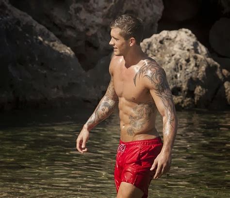 Dan Osborne Shows Off His Rippling Abs As He Buffs And Bronzes His