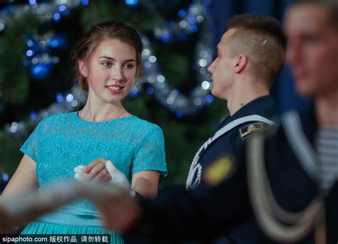 ロシア海軍学校の学生の舞踏会 美男美女ばかり中国網日本語
