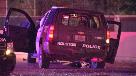 suspected drunk driver hits two patrol cars blocking icy roads abc13 houston