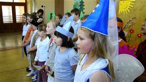 W niemczech jednak dzień matki przypada zawsze w drugą niedzielę maja. DZIEŃ MATKI I OJCA W SZKOLE PODSTAWOWEJ W WYSZANOWIE - YouTube